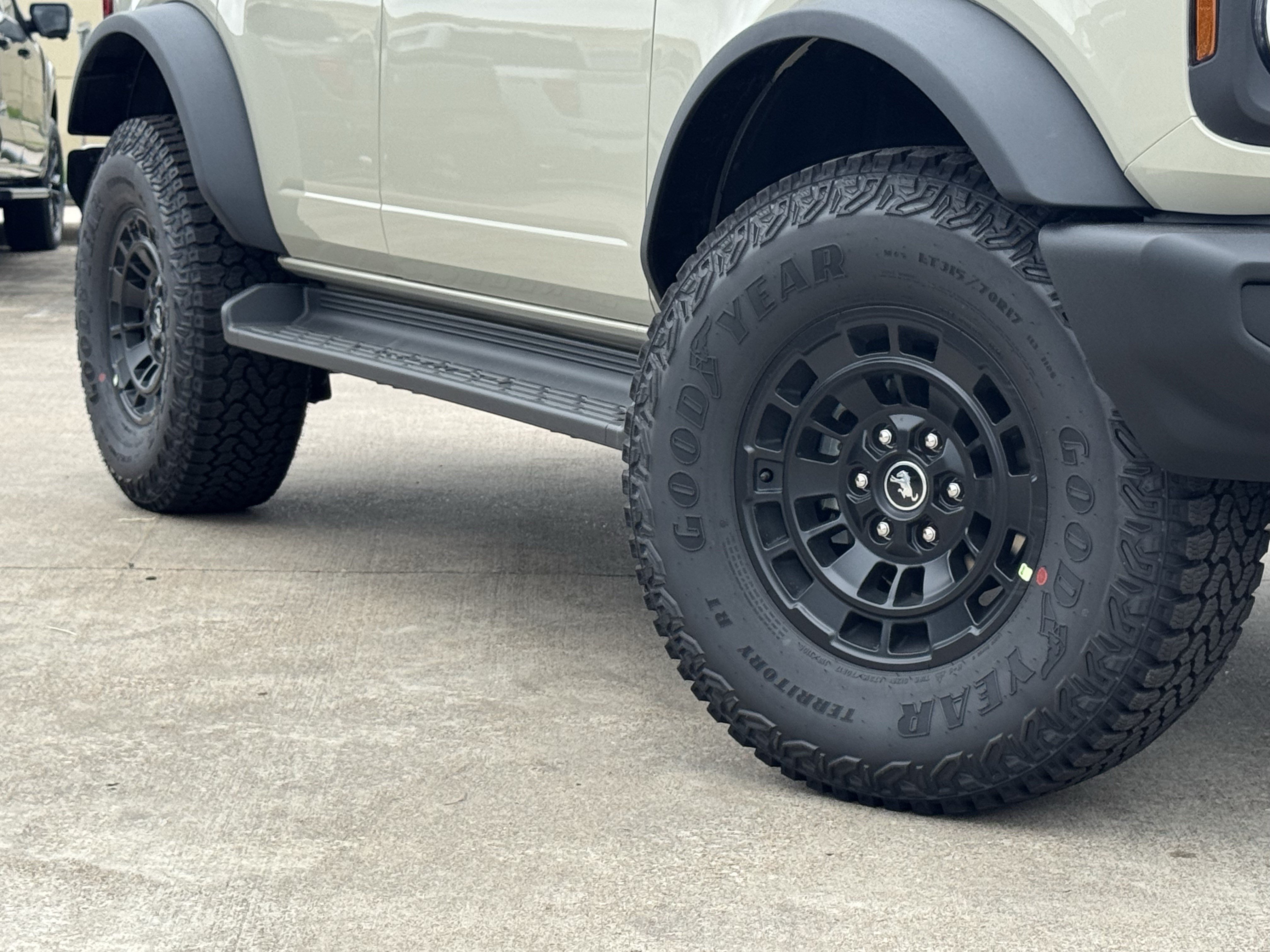 New 2026 Ford Bronco 4-Door w/ Sasquatch Package AWD/4WD image 3