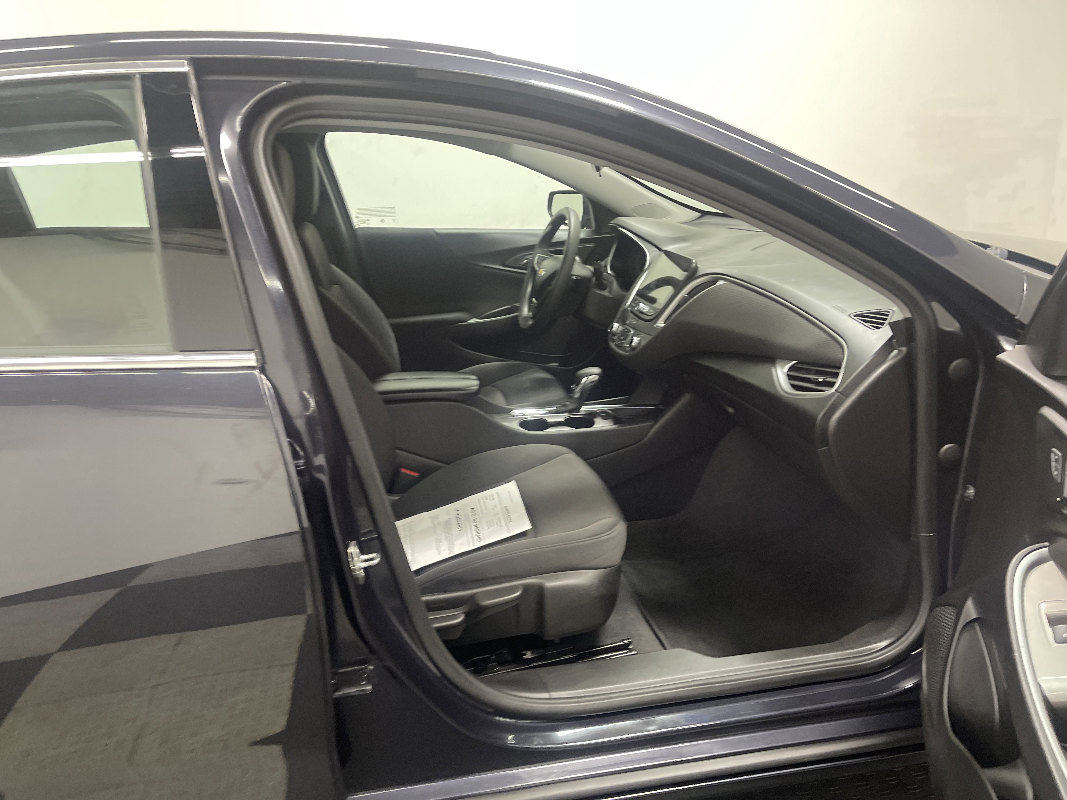 Used 2023 Chevrolet Malibu LT FWD image 25