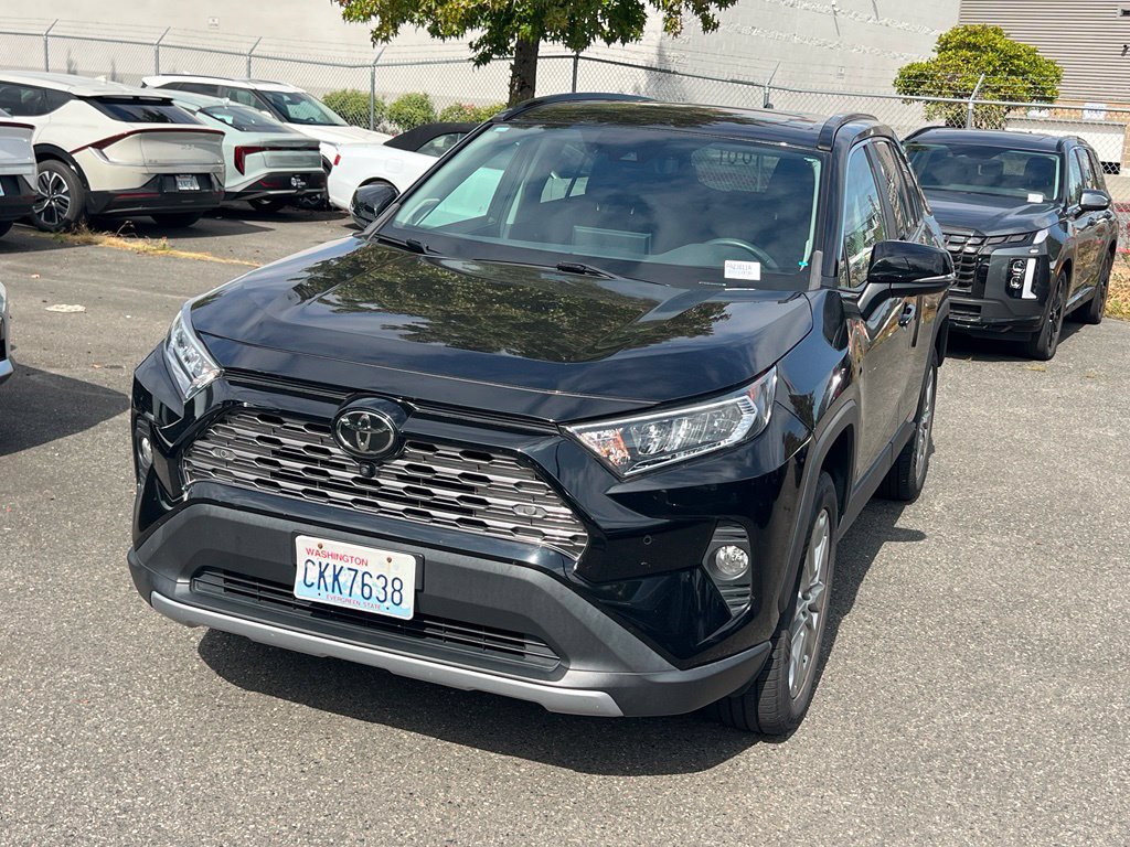 Used 2019 Toyota RAV4 Limited w/ Advanced Technology Package AWD/4WD image 5