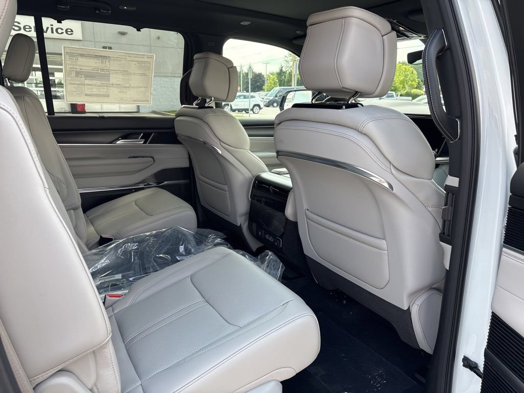 New 2026 Jeep Grand Wagoneer L Summit AWD/4WD image 13