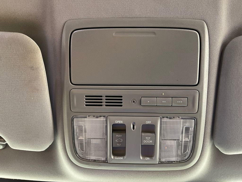 Used 2020 Honda CR-V Touring image 29