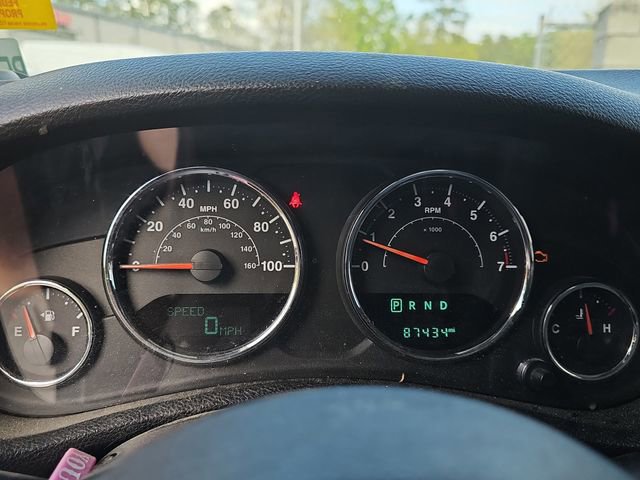 Used 2015 Jeep Wrangler Unlimited Sahara w/ Connectivity Group image 17