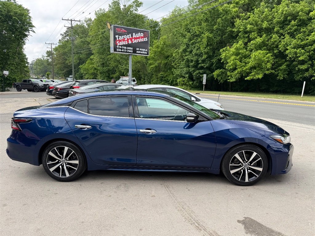 Used 2022 Nissan Maxima SV w/ Floor Mat Group FWD image 2
