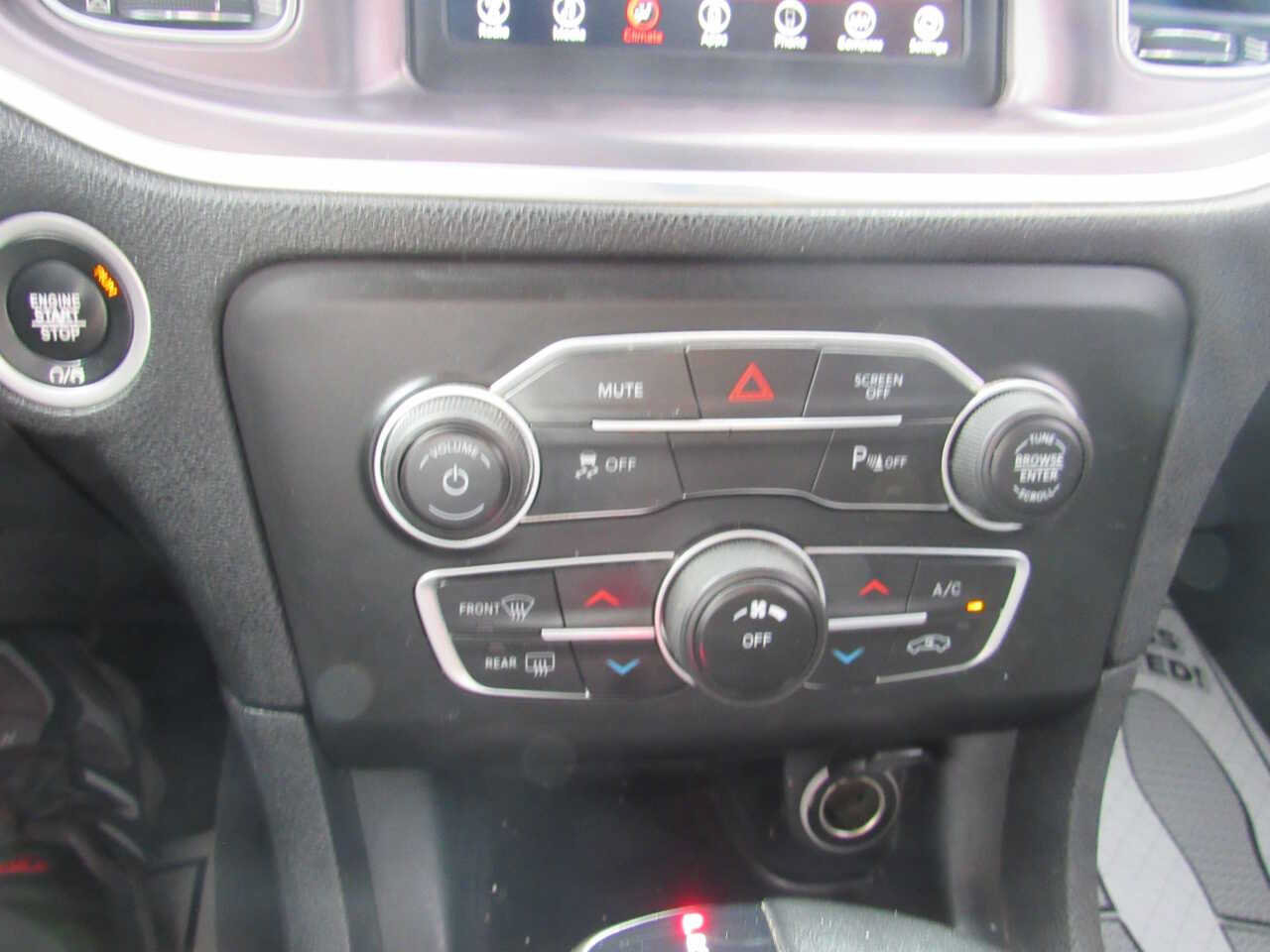 Used 2019 Dodge Charger SXT RWD image 15