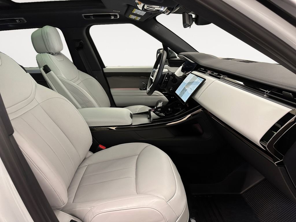 Used 2025 Land Rover Range Rover Sport SE image 15