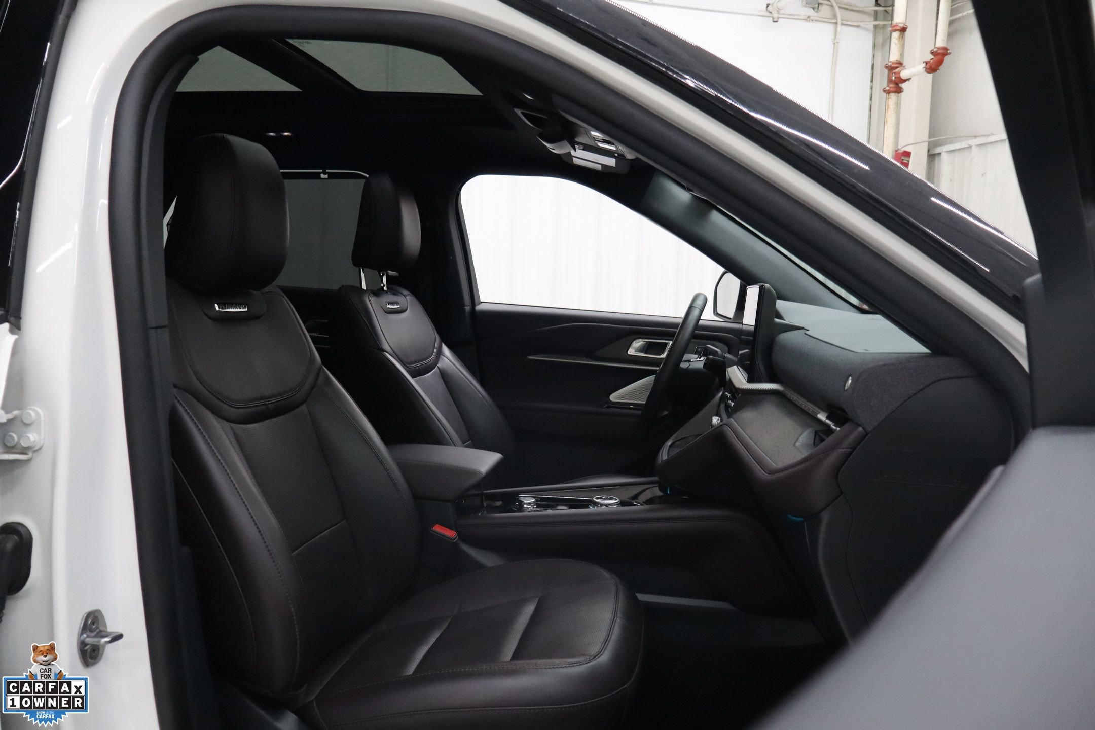 Used 2025 Ford Explorer Platinum image 32