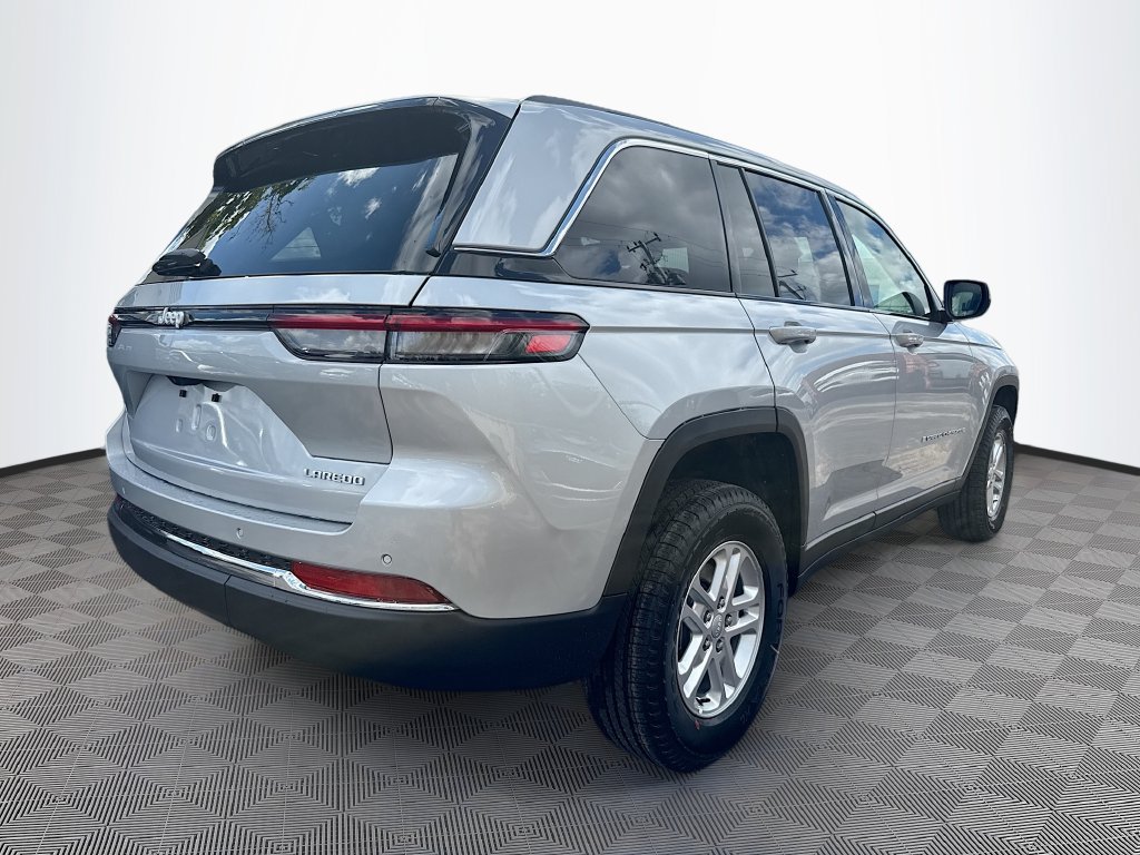 New 2025 Jeep Grand Cherokee Laredo w/ Luxury Tech Group I RWD image 7