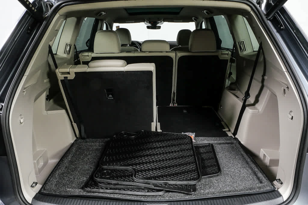 Certified 2025 Volkswagen Atlas SEL Premium R-Line image 35