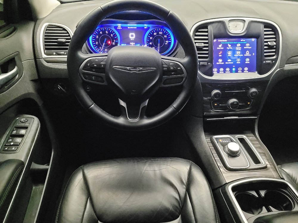 Used 2017 Chrysler 300 Limited image 22