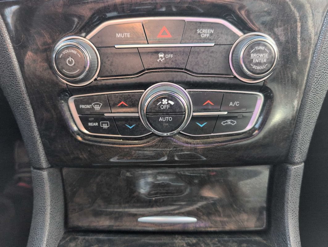 Used 2017 Chrysler 300 C RWD image 25