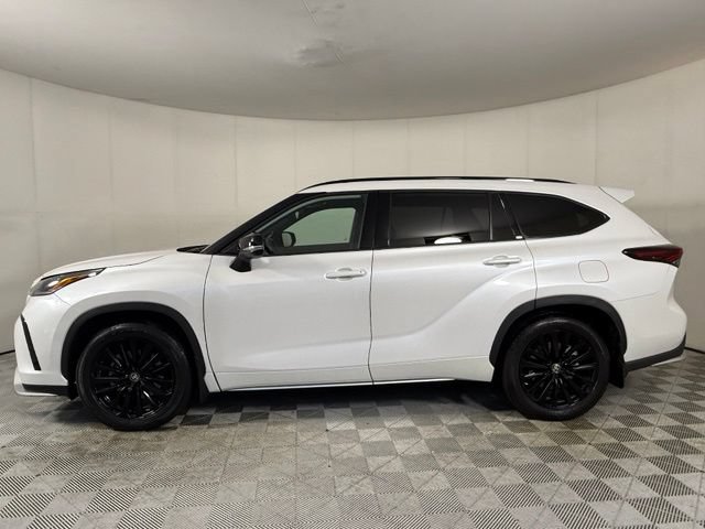 Used 2024 Toyota Highlander XSE FWD video 3