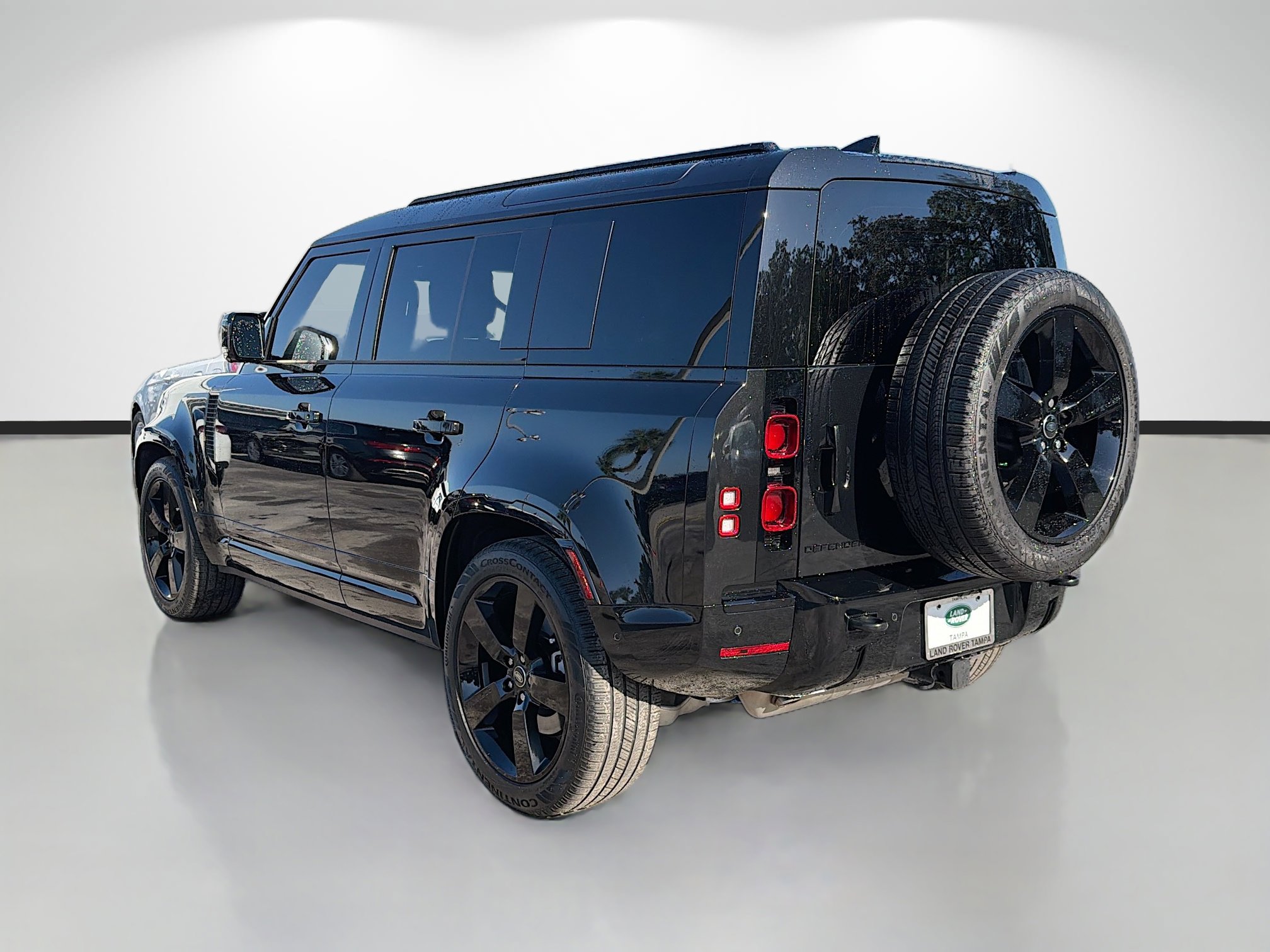 Certified 2025 Land Rover Defender 110 X-Dynamic SE AWD/4WD image 3