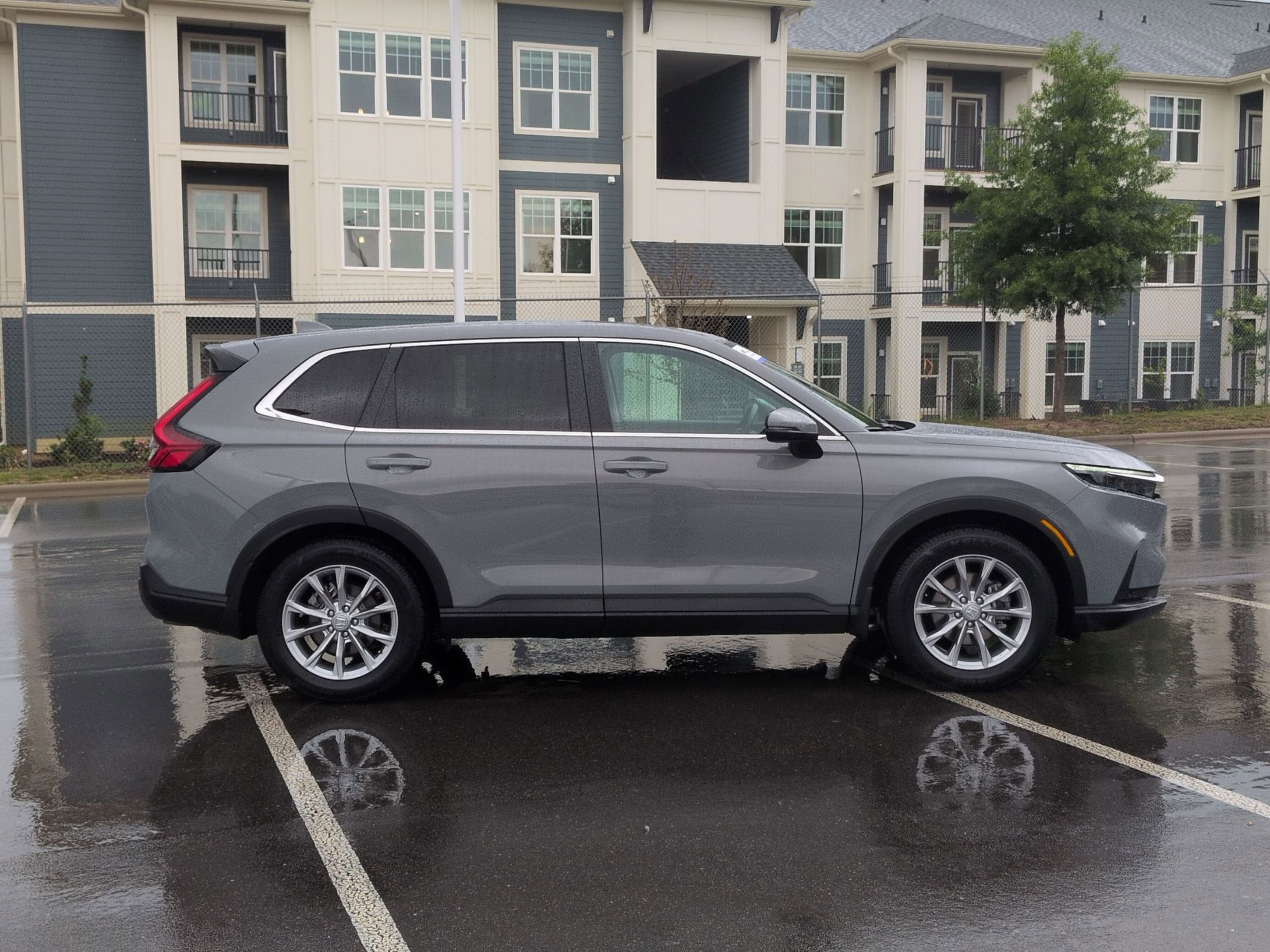 Used 2025 Honda CR-V EX-L image 3