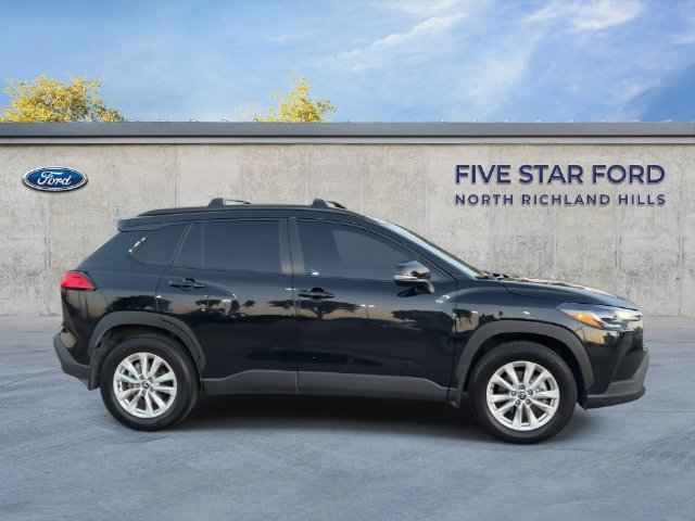 Used 2025 Toyota Corolla Cross LE FWD image 10