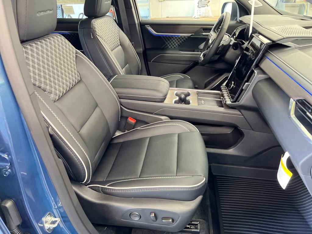 New 2025 GMC Acadia Denali w/ Super Cruise Package image 36