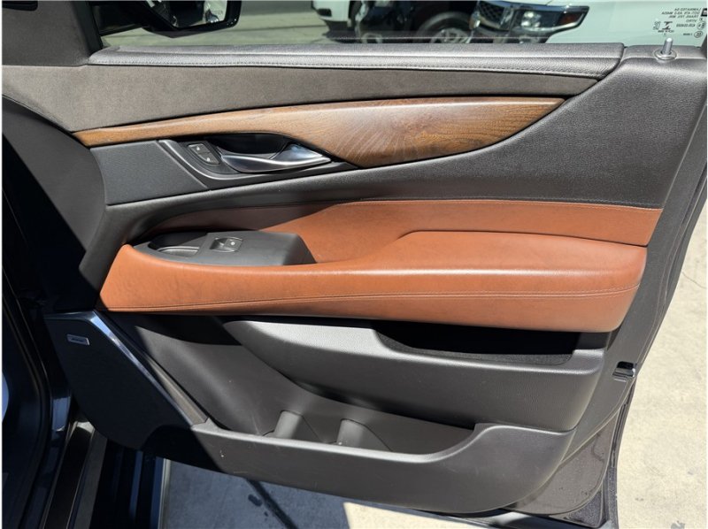 Used 2018 Cadillac Escalade Premium Luxury AWD/4WD image 35