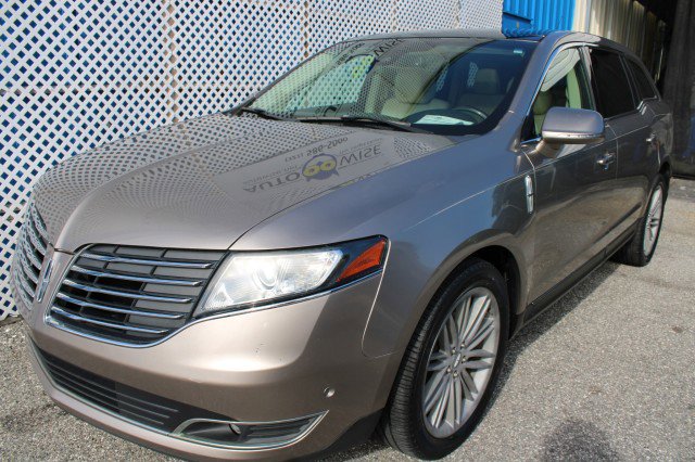 Used 2018 Lincoln MKT AWD w/ Technology Package image 2