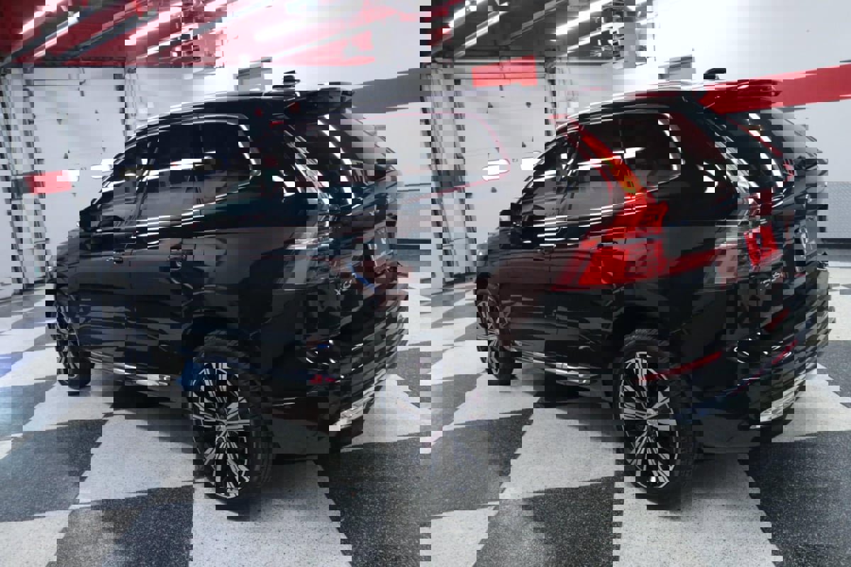 Used 2023 Volvo XC60 B5 Plus image 7