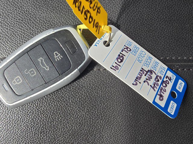 Used 2024 GMC Terrain SLT image 28