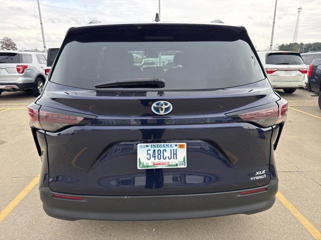 Certified 2023 Toyota Sienna XLE image 9