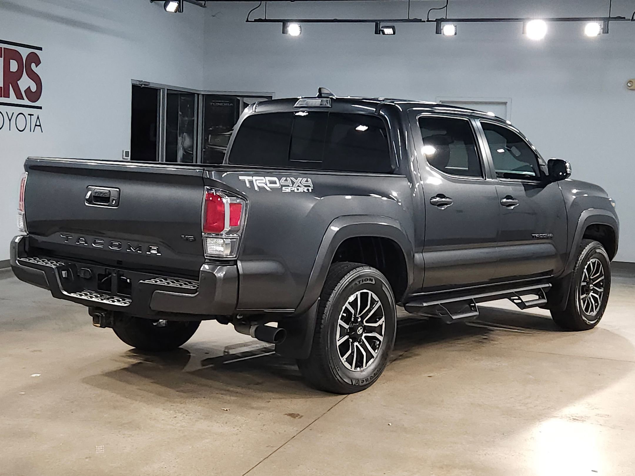 Used 2022 Toyota Tacoma TRD Sport image 7