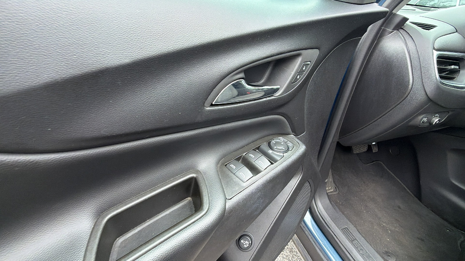 Used 2024 Chevrolet Equinox LT AWD/4WD image 15