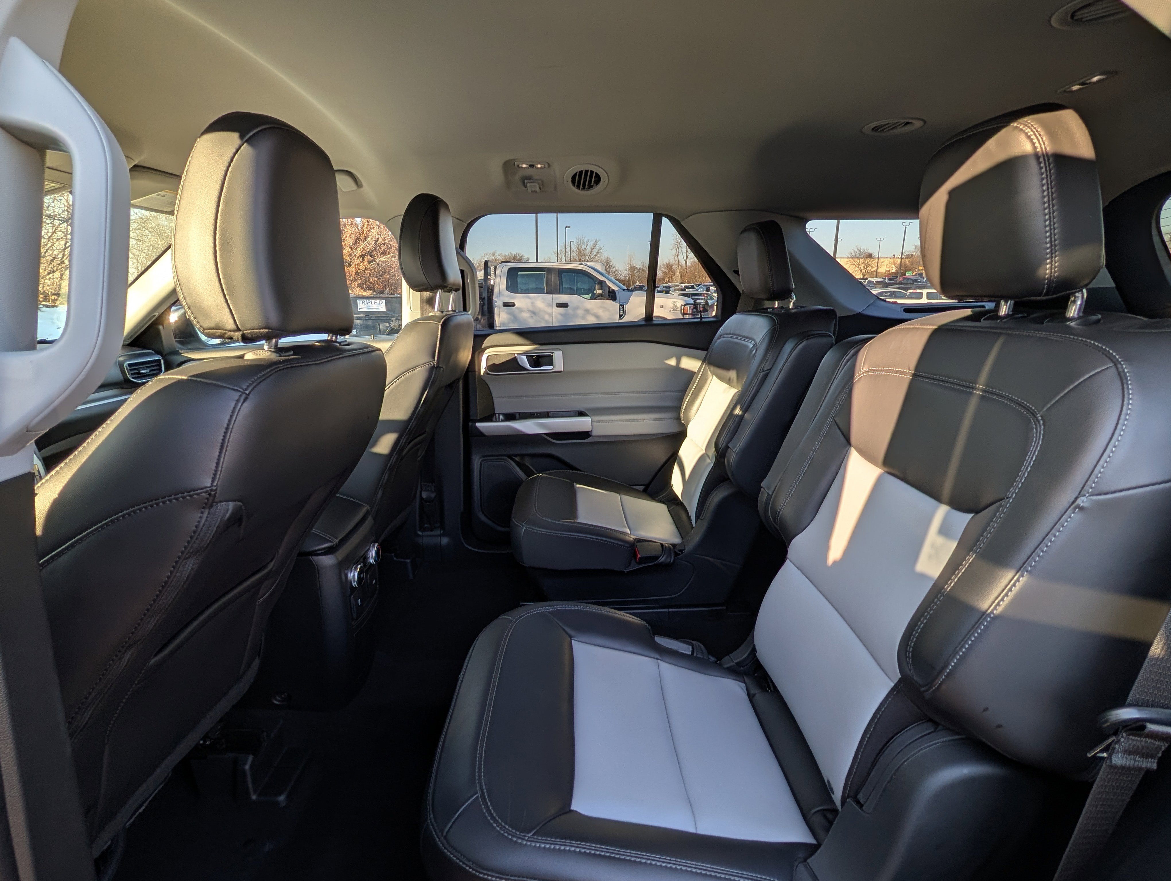 Used 2023 Ford Explorer XLT w/ Equipment Group 202A image 32