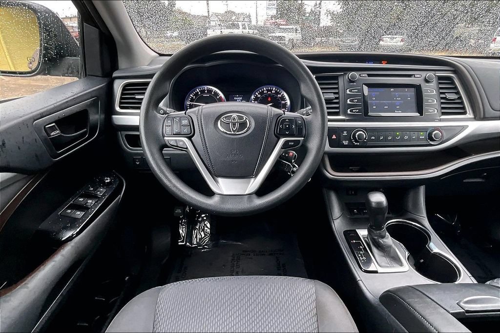 Used 2014 Toyota Highlander LE FWD image 7