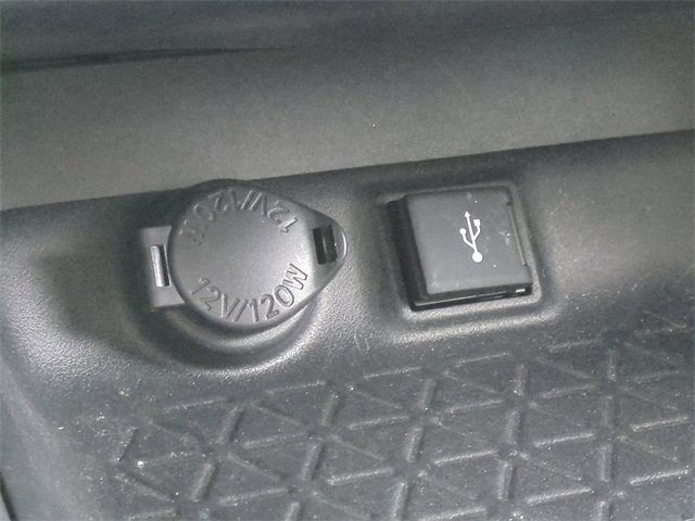 Used 2022 Toyota RAV4 SE image 25