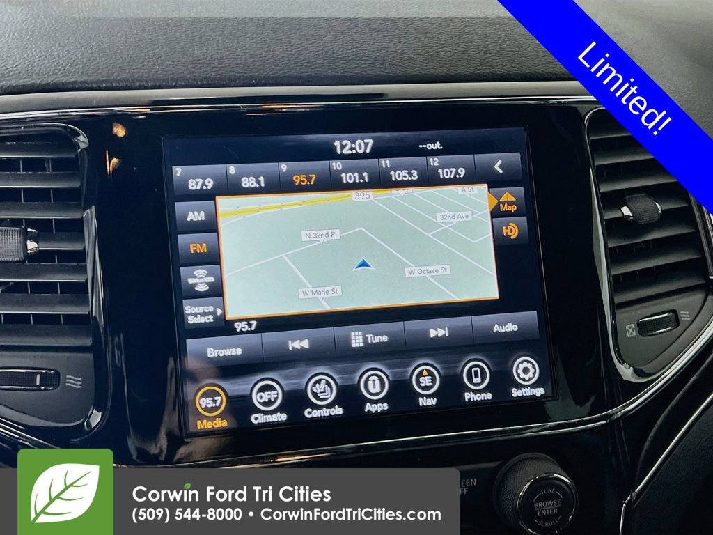 Used 2021 Jeep Grand Cherokee Limited w/ Premium Lighting Group AWD/4WD image 22