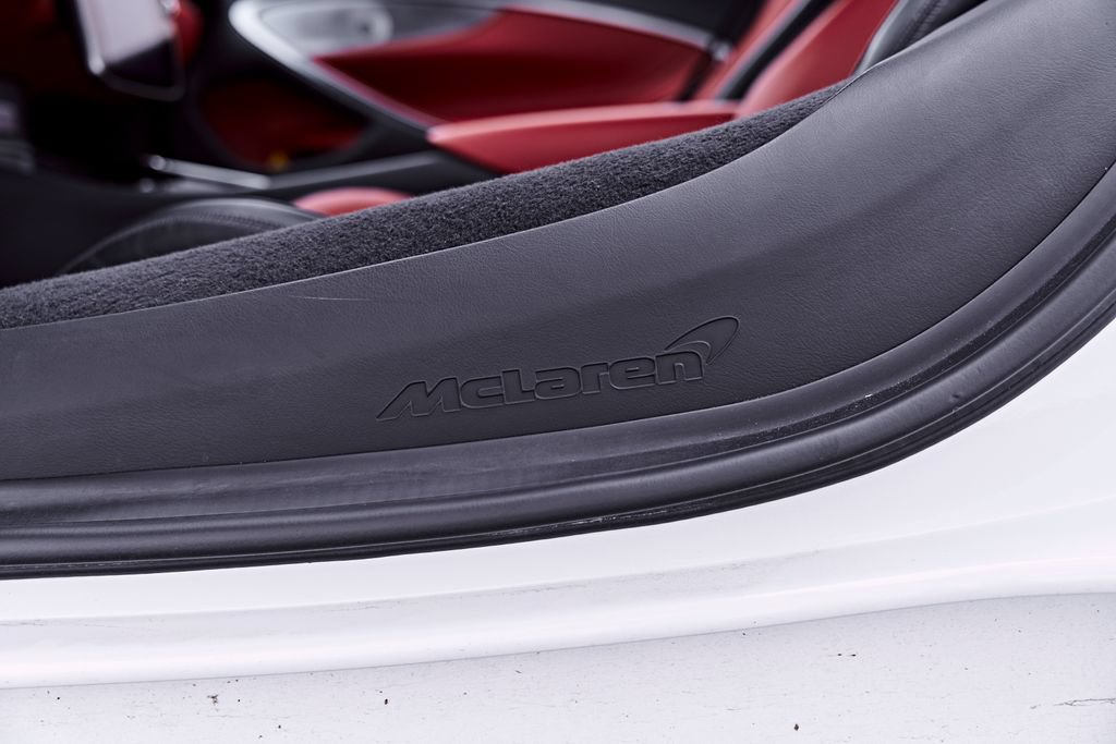 Used 2024 McLaren Artura RWD image 52