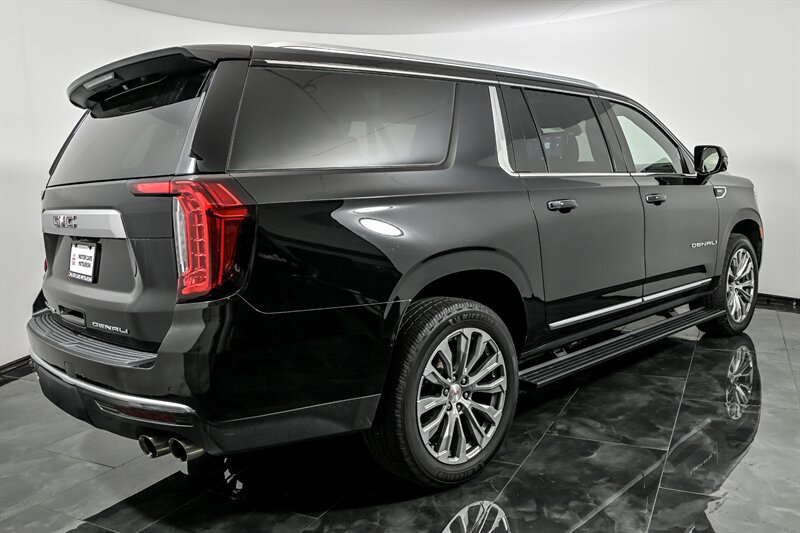 Used 2021 GMC Yukon XL Denali w/ Denali Premium Package AWD/4WD image 8