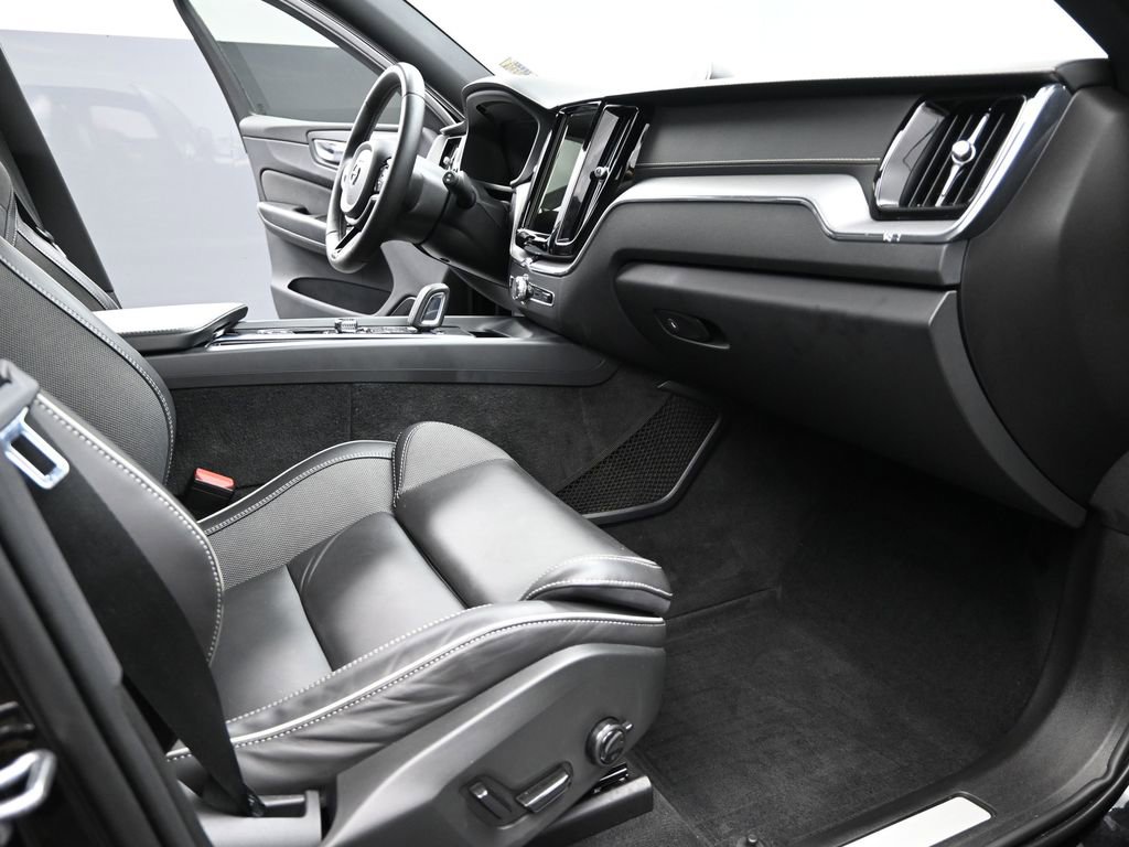 Used 2021 Volvo XC60 T8 R-Design w/ Advanced Package image 23