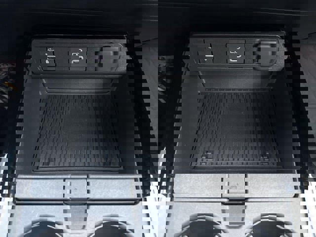 Used 2025 Toyota Prius XLE image 31