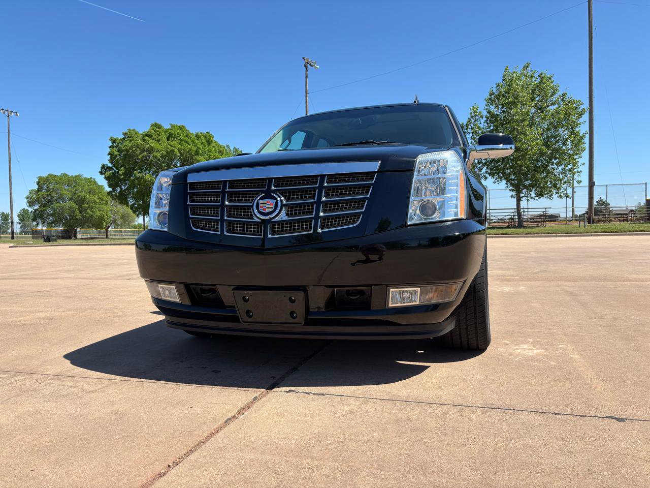 Used 2014 Cadillac Escalade Luxury RWD image 4