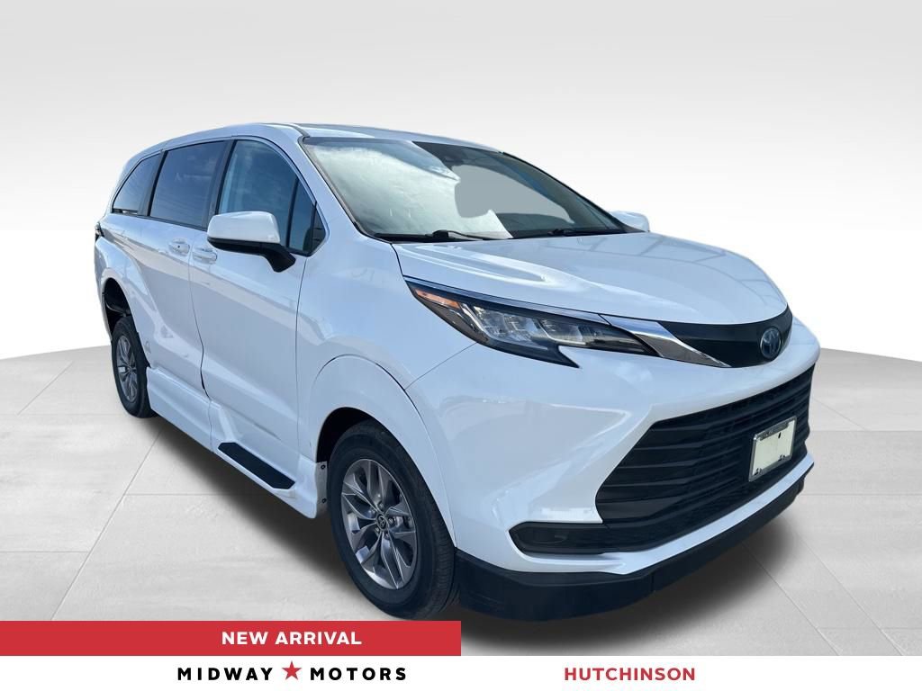 Used 2022 Toyota Sienna LE video 1