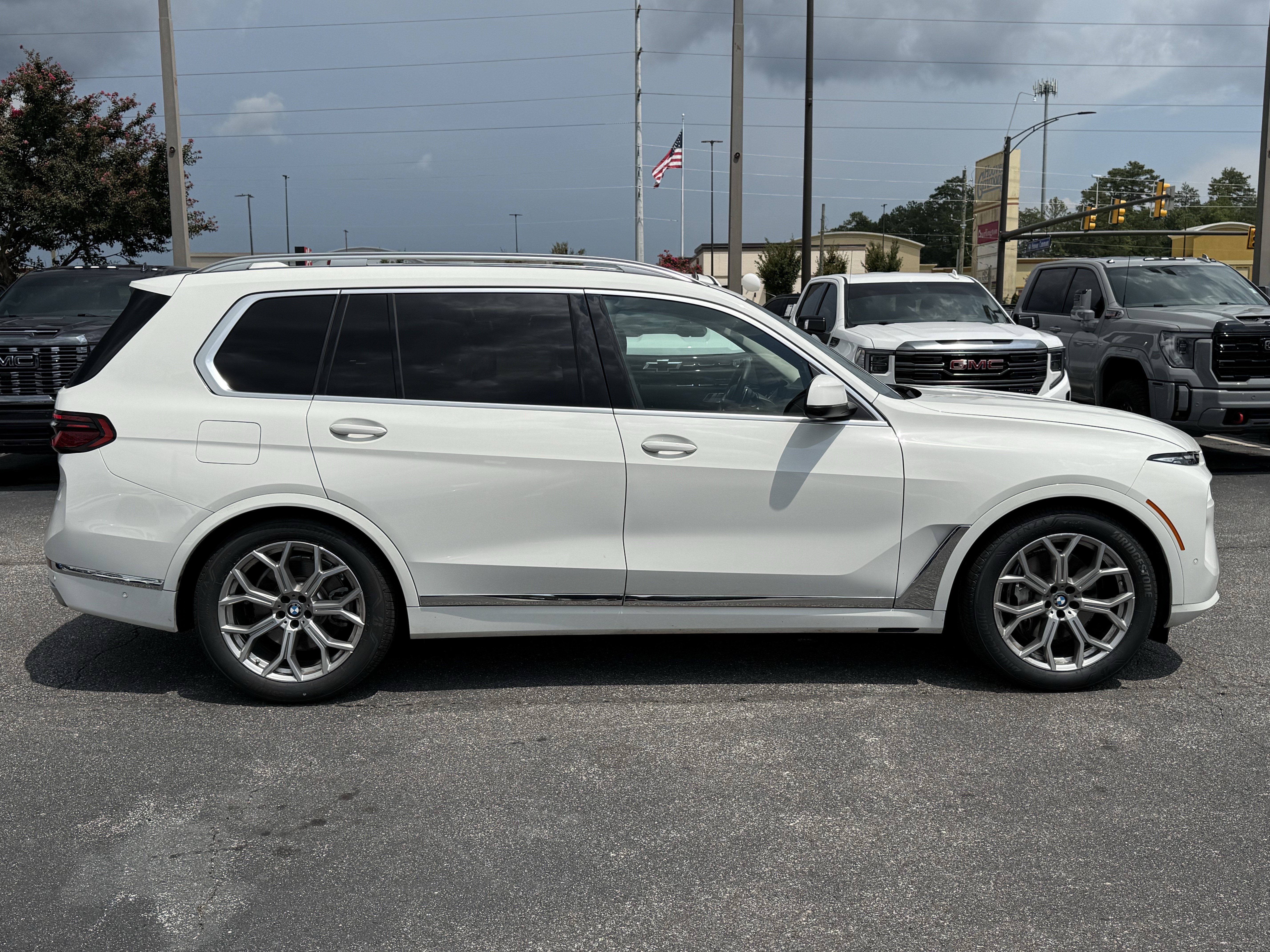 Used 2023 BMW X7 xDrive40i w/ Premium Package AWD/4WD image 11