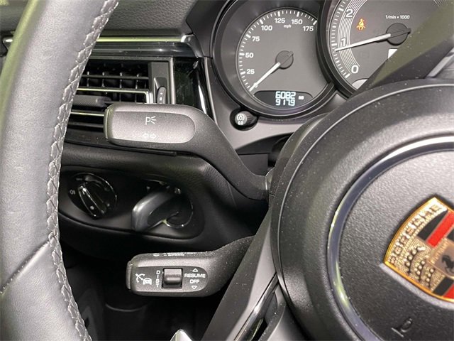 Used 2025 Porsche Macan image 44