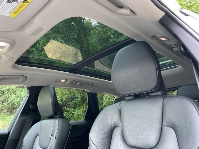 Certified 2024 Volvo XC60 B5 Plus AWD/4WD image 24