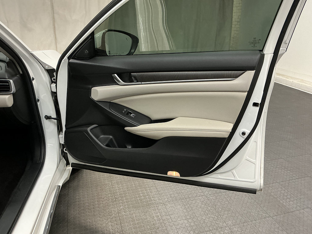 Used 2019 Honda Accord Touring image 32