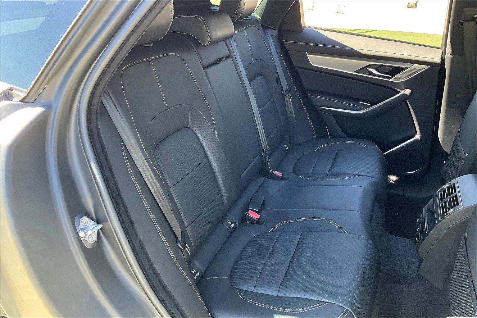 New 2026 Jaguar F-PACE R-Dynamic S image 10