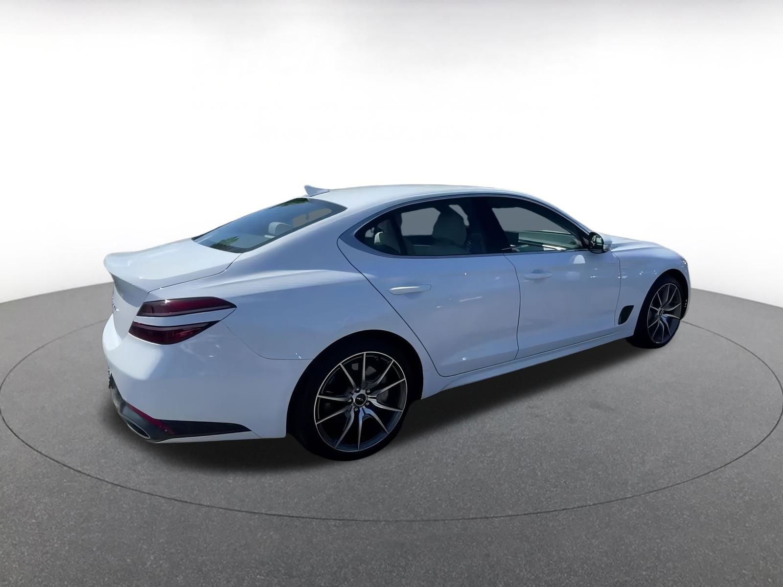 Used 2025 Genesis G70 2.5T image 15