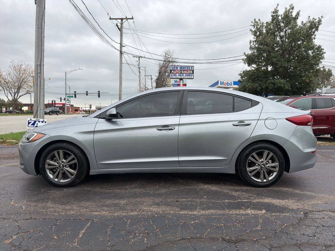 Used 2017 Hyundai Elantra SE FWD image 3