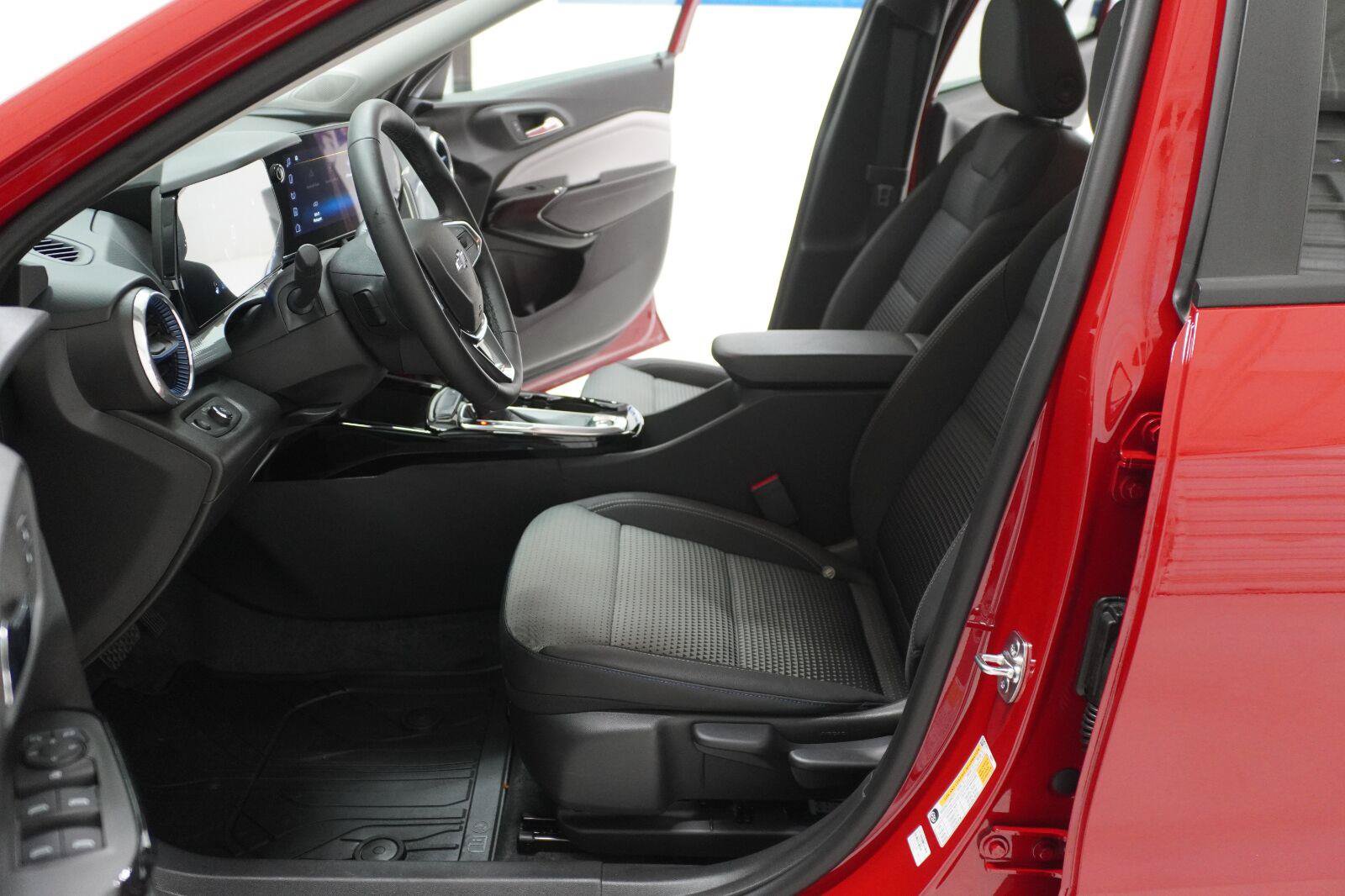 Used 2026 Chevrolet Trax LT w/ Driver Confidence Package FWD image 9