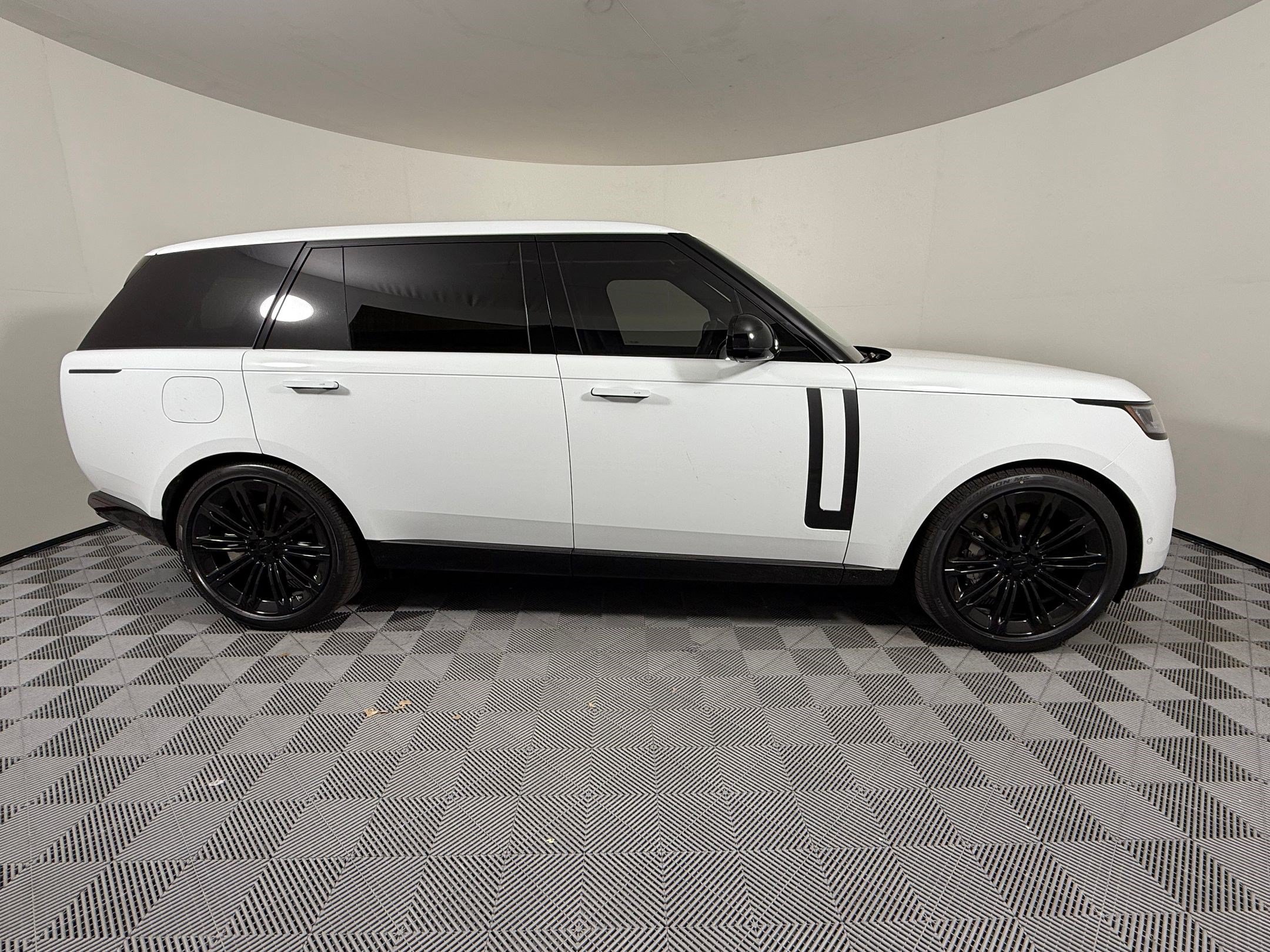 New 2026 Land Rover Range Rover Long Wheelbase SE AWD/4WD image 8