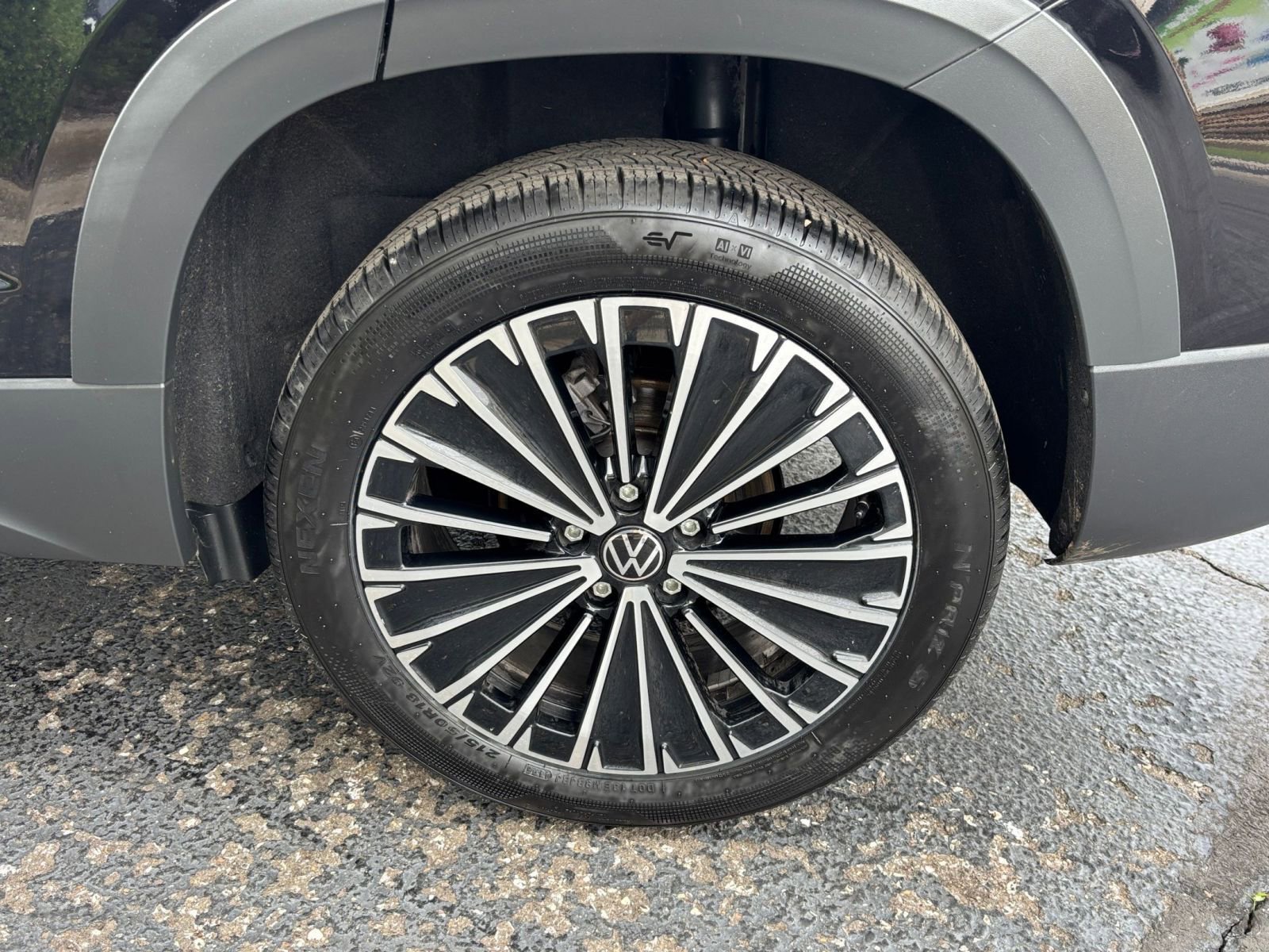 Used 2025 Volkswagen Taos SE FWD image 31