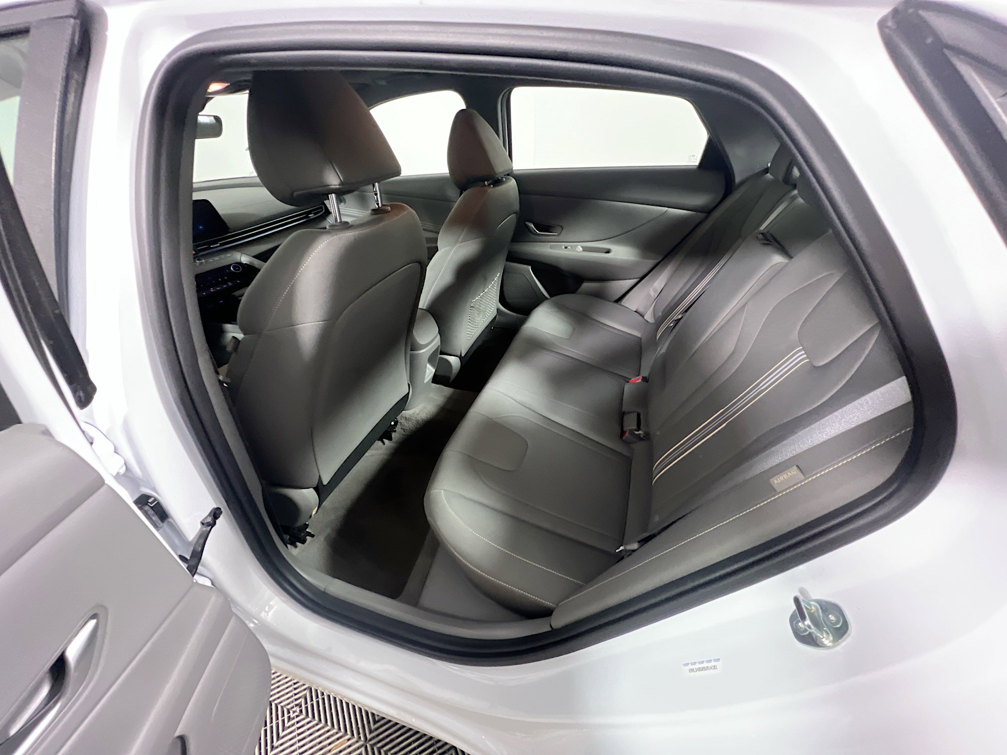 Used 2025 Hyundai Elantra SEL image 29