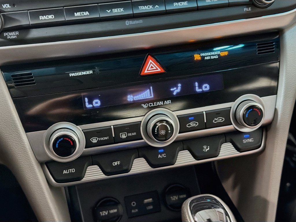 Used 2020 Hyundai Elantra SE FWD image 17