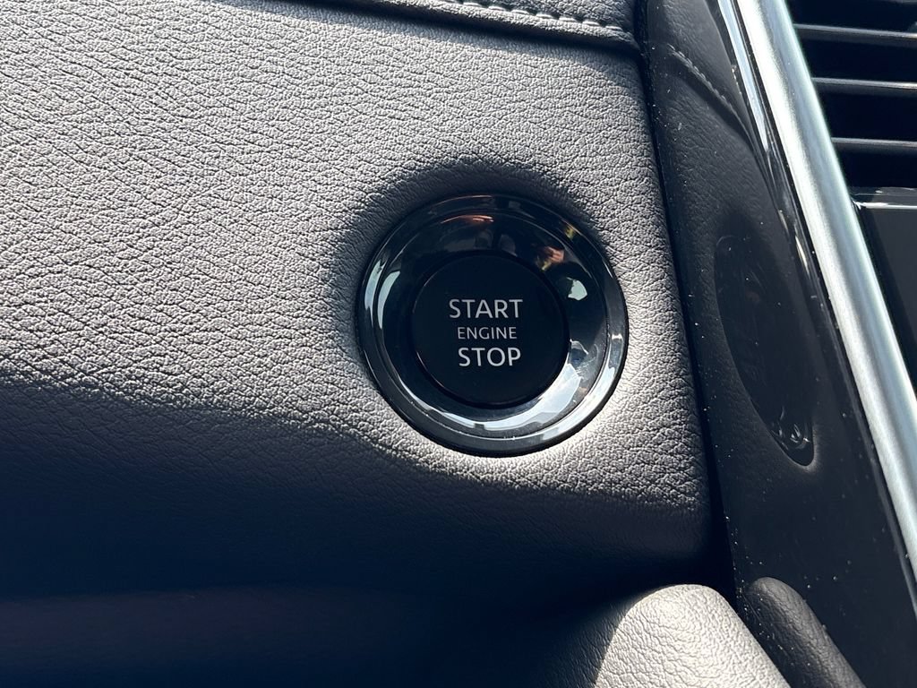 Used 2025 Nissan Armada SV RWD image 15