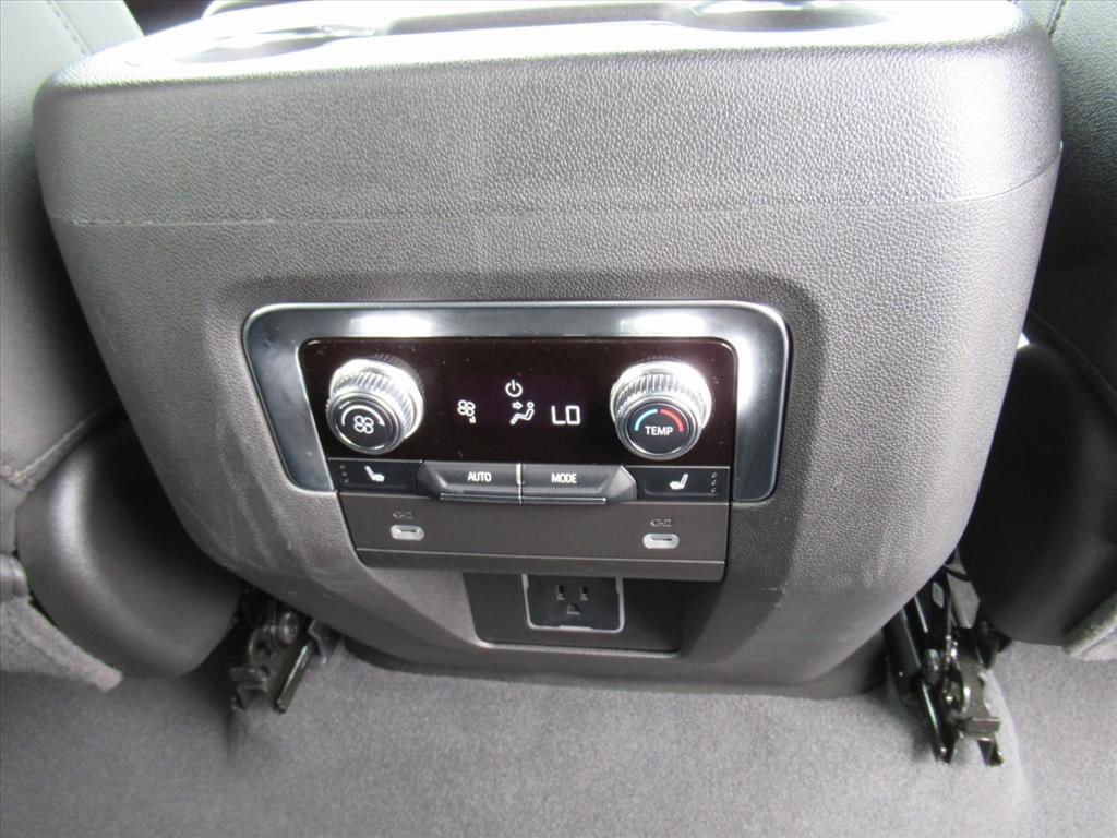 Used 2024 GMC Yukon XL SLT w/ SLT Premium Package image 32